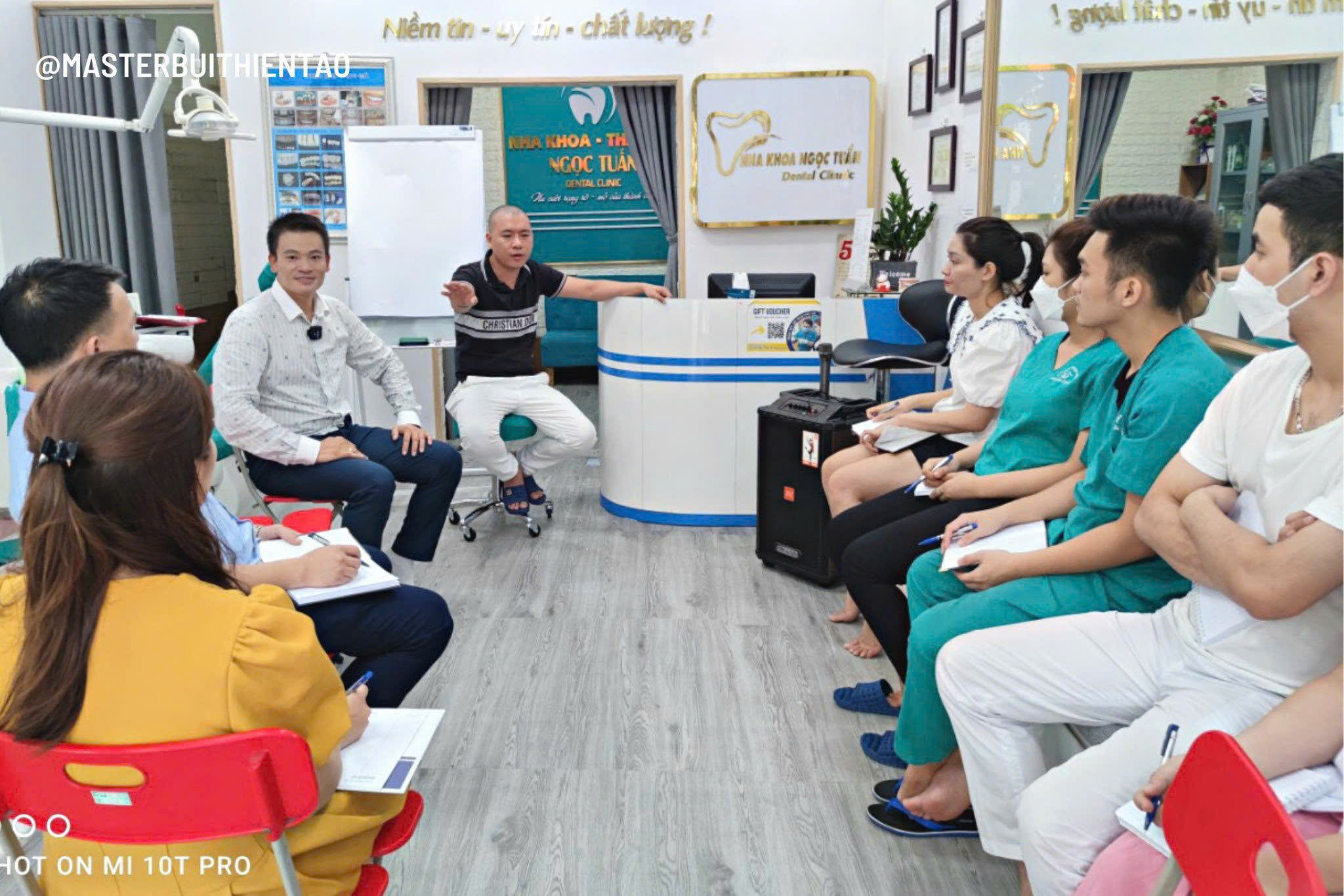 Tập thể học viên tốt nghiệp chương trình đào tạo