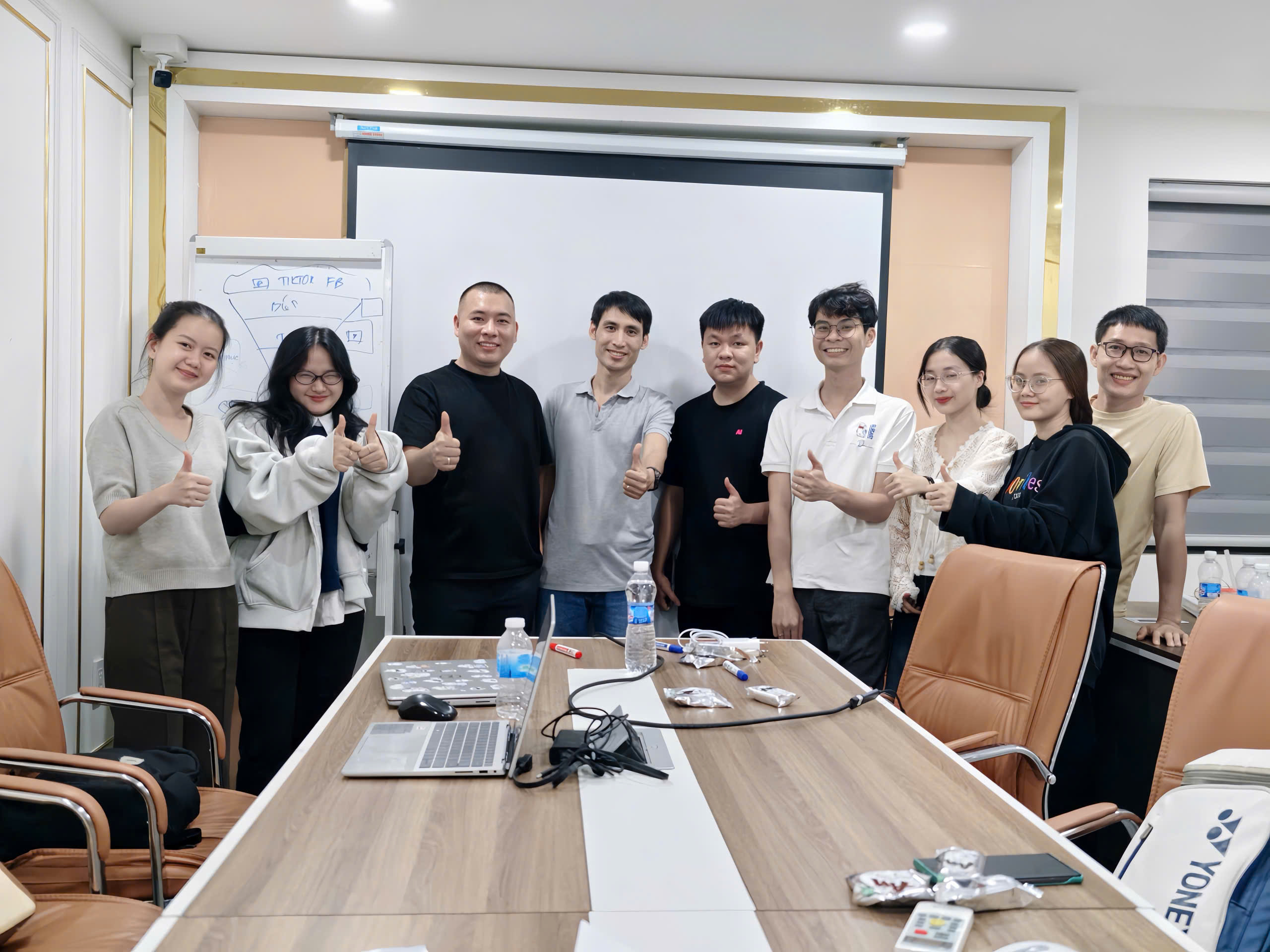 Bùi Thiên Tạo giảng dạy thực tế tại hội trường